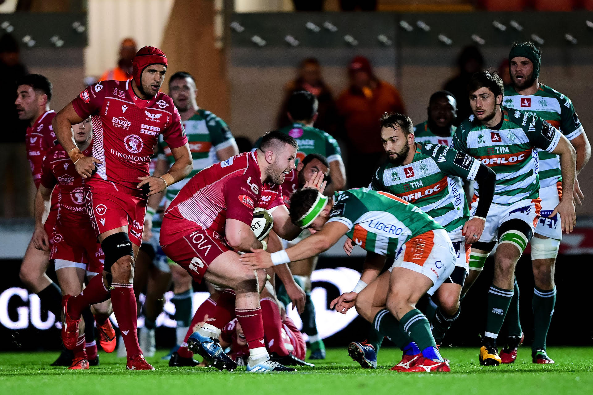 I Leoni cedono agli attacchi degli Scarlets soltanto a tempo scaduto