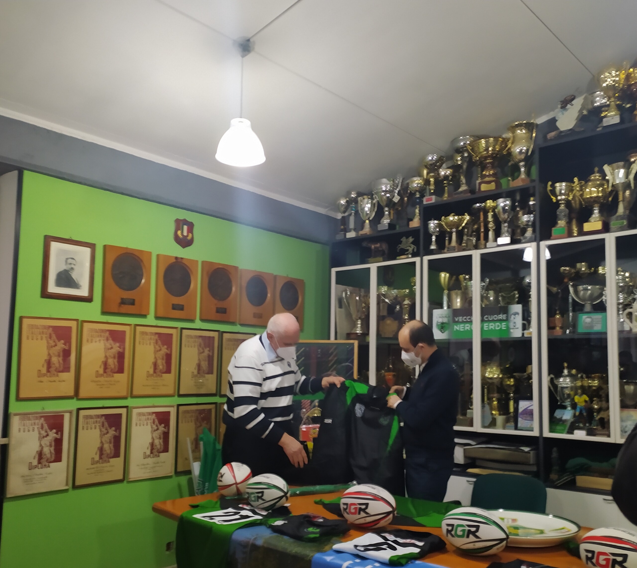 L’Aquila Rugby: presentato il celebrativo ‘Spallone’ con Italsacci-Italcementi