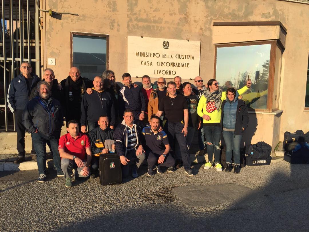 La realtà delle Pecore Nere, la squadra dei detenuti del carcere livornese de ‘Le Sughere’, giocherà nella stagione 2021/22 uno dei tanti derby dello sport cittadino