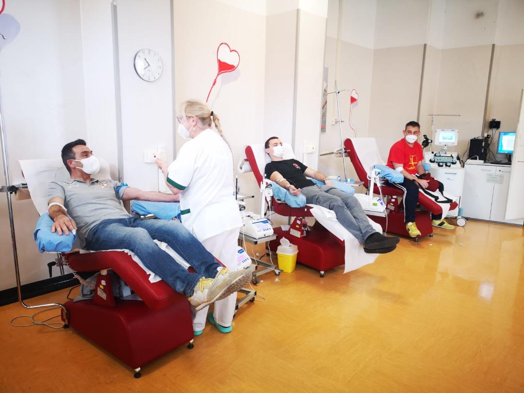 Il 29 dicembre tanti rugbisti livornesi andranno, tutti insieme, a donare sangue: l’iniziativa che coinvolge Livorno Rugby e Lions Amaranto